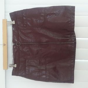 Wild Fable faux leather full zip front butgandy red mini skirt size XL
